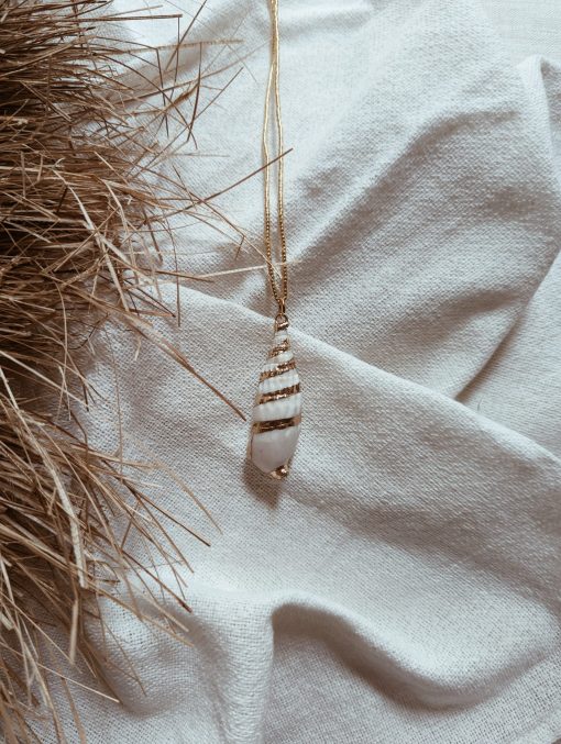 Byron Jewels lange ketting schelp goud