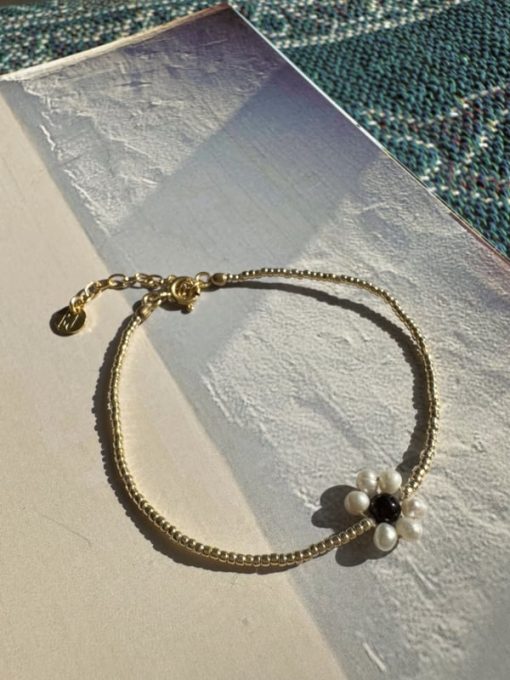 Byron Jewels fresh flower armband